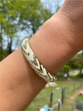 Tamica by Stella Gold and Cream Crystal Accent Hinged Bangle Bracelet Size 7